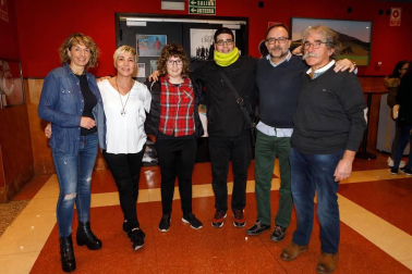 250 personas asistieron al estreno en Navarra del documental 'Ni distintos, ni diferentes: campeones', relato de la vida real de los protagonistas de la aplaudida película de Javier Fesser. La cita, organizada por Diario de Navarra y ANFAS, contó con la colaboración de los cines Golem, lugar en el que se realizó el encuentro. Tras la proyección, una mesa redonda permitió profundizar sobre la realidad de las personas con discapacidad.