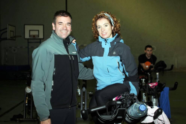 El 24 de noviembre, el frontón de Escolapios de Tafalla acogió la primera edición de la  Maratón de Ciclo Indoor. 60 bicis a disposición de los aficionados a esta disciplina que, además de pasar un rato divertido con los monitores, contribuyeron con sus inscripciones a la labor solidaria de la Asociación de Esclerosis múltiple de Navarra (Ademna).