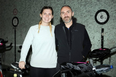 El 24 de noviembre, el frontón de Escolapios de Tafalla acogió la primera edición de la  Maratón de Ciclo Indoor. 60 bicis a disposición de los aficionados a esta disciplina que, además de pasar un rato divertido con los monitores, contribuyeron con sus inscripciones a la labor solidaria de la Asociación de Esclerosis múltiple de Navarra (Ademna).