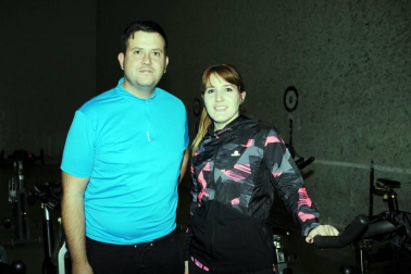 El 24 de noviembre, el frontón de Escolapios de Tafalla acogió la primera edición de la  Maratón de Ciclo Indoor. 60 bicis a disposición de los aficionados a esta disciplina que, además de pasar un rato divertido con los monitores, contribuyeron con sus inscripciones a la labor solidaria de la Asociación de Esclerosis múltiple de Navarra (Ademna).