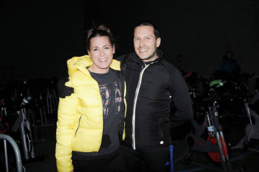 El 24 de noviembre, el frontón de Escolapios de Tafalla acogió la primera edición de la  Maratón de Ciclo Indoor. 60 bicis a disposición de los aficionados a esta disciplina que, además de pasar un rato divertido con los monitores, contribuyeron con sus inscripciones a la labor solidaria de la Asociación de Esclerosis múltiple de Navarra (Ademna).
