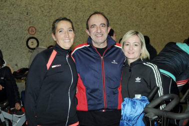 El 24 de noviembre, el frontón de Escolapios de Tafalla acogió la primera edición de la  Maratón de Ciclo Indoor. 60 bicis a disposición de los aficionados a esta disciplina que, además de pasar un rato divertido con los monitores, contribuyeron con sus inscripciones a la labor solidaria de la Asociación de Esclerosis múltiple de Navarra (Ademna).