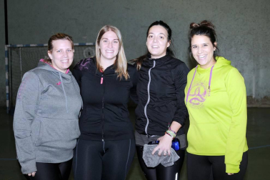 El 24 de noviembre, el frontón de Escolapios de Tafalla acogió la primera edición de la  Maratón de Ciclo Indoor. 60 bicis a disposición de los aficionados a esta disciplina que, además de pasar un rato divertido con los monitores, contribuyeron con sus inscripciones a la labor solidaria de la Asociación de Esclerosis múltiple de Navarra (Ademna).