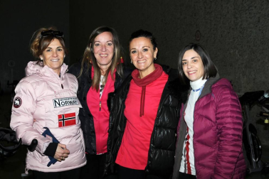 El 24 de noviembre, el frontón de Escolapios de Tafalla acogió la primera edición de la  Maratón de Ciclo Indoor. 60 bicis a disposición de los aficionados a esta disciplina que, además de pasar un rato divertido con los monitores, contribuyeron con sus inscripciones a la labor solidaria de la Asociación de Esclerosis múltiple de Navarra (Ademna).