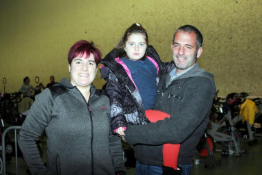 El 24 de noviembre, el frontón de Escolapios de Tafalla acogió la primera edición de la  Maratón de Ciclo Indoor. 60 bicis a disposición de los aficionados a esta disciplina que, además de pasar un rato divertido con los monitores, contribuyeron con sus inscripciones a la labor solidaria de la Asociación de Esclerosis múltiple de Navarra (Ademna).
