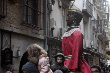 La festividad de San Saturnino ha arrancado con el desfile de Gigantes y Cabezudos