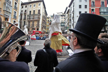 La festividad de San Saturnino ha arrancado con el desfile de Gigantes y Cabezudos