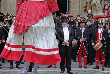 La festividad de San Saturnino ha arrancado con el desfile de Gigantes y Cabezudos