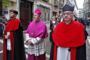 La festividad de San Saturnino ha arrancado con el desfile de Gigantes y Cabezudos