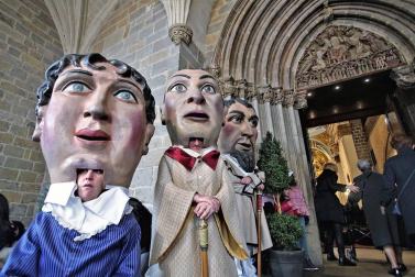 La festividad de San Saturnino ha arrancado con el desfile de Gigantes y Cabezudos