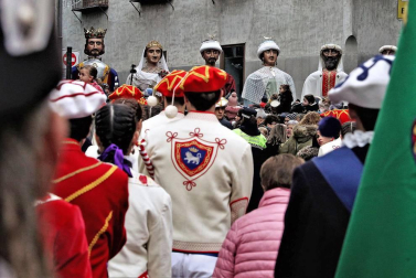La festividad de San Saturnino ha arrancado con el desfile de Gigantes y Cabezudos