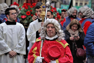 La festividad de San Saturnino ha arrancado con el desfile de Gigantes y Cabezudos
