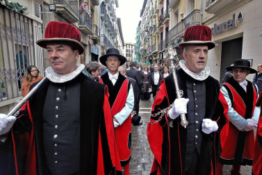 La festividad de San Saturnino ha arrancado con el desfile de Gigantes y Cabezudos