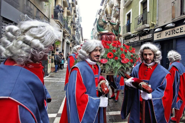La festividad de San Saturnino ha arrancado con el desfile de Gigantes y Cabezudos