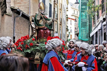 La festividad de San Saturnino ha arrancado con el desfile de Gigantes y Cabezudos
