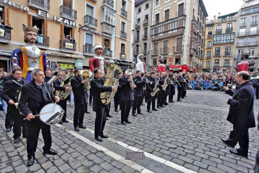 La festividad de San Saturnino ha arrancado con el desfile de Gigantes y Cabezudos