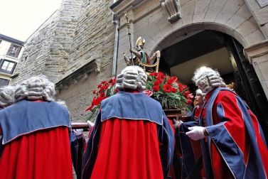 La festividad de San Saturnino ha arrancado con el desfile de Gigantes y Cabezudos