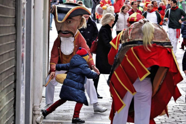 La festividad de San Saturnino ha arrancado con el desfile de Gigantes y Cabezudos