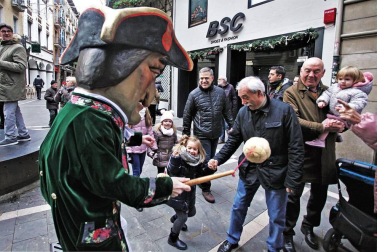 La festividad de San Saturnino ha arrancado con el desfile de Gigantes y Cabezudos
