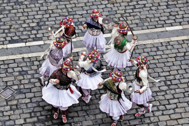 La festividad de San Saturnino ha arrancado con el desfile de Gigantes y Cabezudos