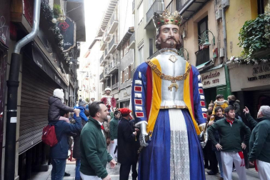 La festividad de San Saturnino ha arrancado con el desfile de Gigantes y Cabezudos