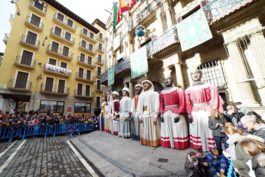 La festividad de San Saturnino ha arrancado con el desfile de Gigantes y Cabezudos