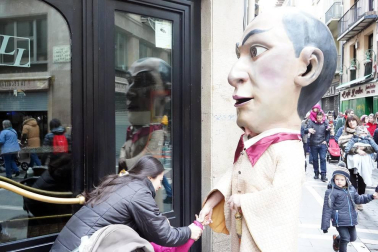 La festividad de San Saturnino ha arrancado con el desfile de Gigantes y Cabezudos