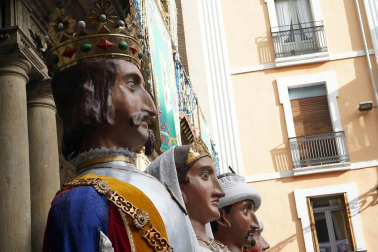 La festividad de San Saturnino ha arrancado con el desfile de Gigantes y Cabezudos