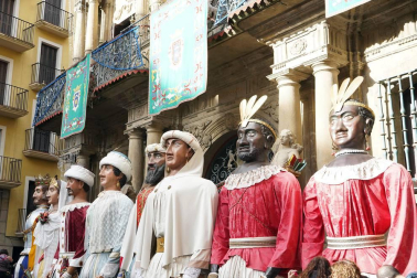 La festividad de San Saturnino ha arrancado con el desfile de Gigantes y Cabezudos