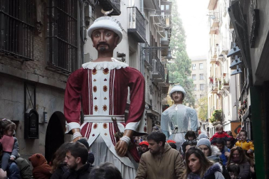 La festividad de San Saturnino ha arrancado con el desfile de Gigantes y Cabezudos