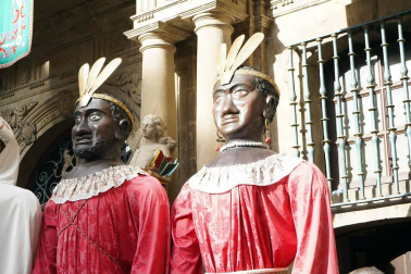 La festividad de San Saturnino ha arrancado con el desfile de Gigantes y Cabezudos