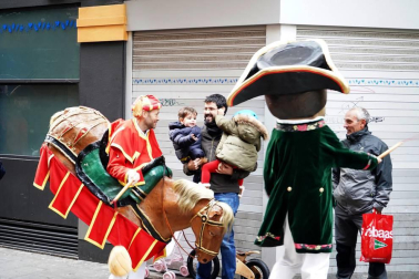 La festividad de San Saturnino ha arrancado con el desfile de Gigantes y Cabezudos