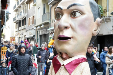 La festividad de San Saturnino ha arrancado con el desfile de Gigantes y Cabezudos