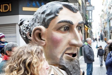 La festividad de San Saturnino ha arrancado con el desfile de Gigantes y Cabezudos