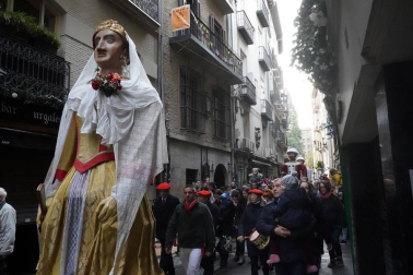 La festividad de San Saturnino ha arrancado con el desfile de Gigantes y Cabezudos