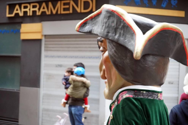 La festividad de San Saturnino ha arrancado con el desfile de Gigantes y Cabezudos