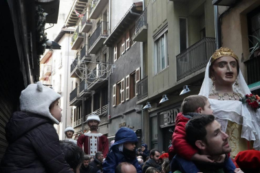 La festividad de San Saturnino ha arrancado con el desfile de Gigantes y Cabezudos