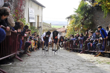Artajona acogió este domingo la XXVI Carrera de Layas de Artajona