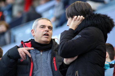 Imágenes del búscate en la grada del Osasuna-Tenerife