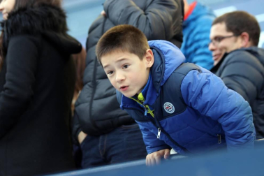 Imágenes del búscate en la grada del Osasuna-Tenerife