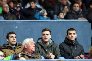 Imágenes del búscate en la grada del Osasuna-Tenerife