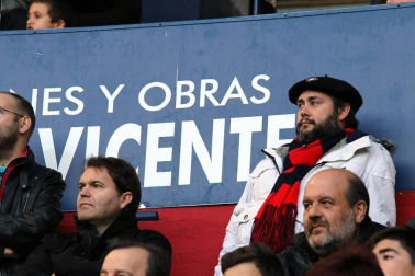 Imágenes del búscate en la grada del Osasuna-Tenerife