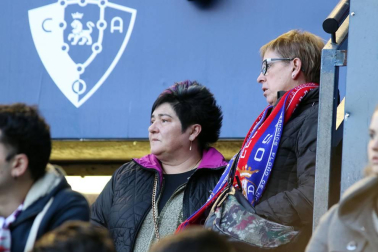 Imágenes del búscate en la grada del Osasuna-Tenerife