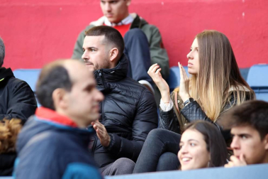 Imágenes del búscate en la grada del Osasuna-Tenerife