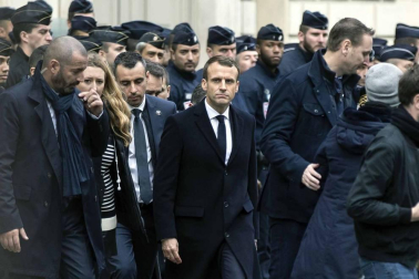 Los 'chalecos amarillos' continúan con los disturbios en la capital francesa