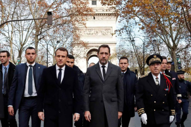 Los 'chalecos amarillos' continúan con los disturbios en la capital francesa