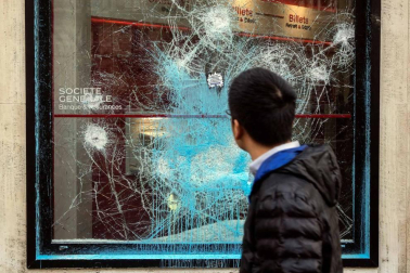 Los 'chalecos amarillos' continúan con los disturbios en la capital francesa