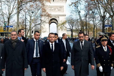 Los 'chalecos amarillos' continúan con los disturbios en la capital francesa