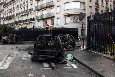 Los 'chalecos amarillos' continúan con los disturbios en la capital francesa