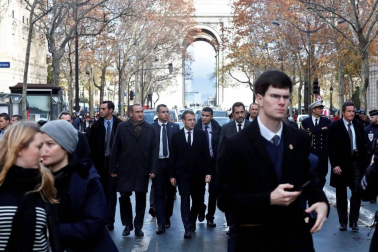 Los 'chalecos amarillos' continúan con los disturbios en la capital francesa